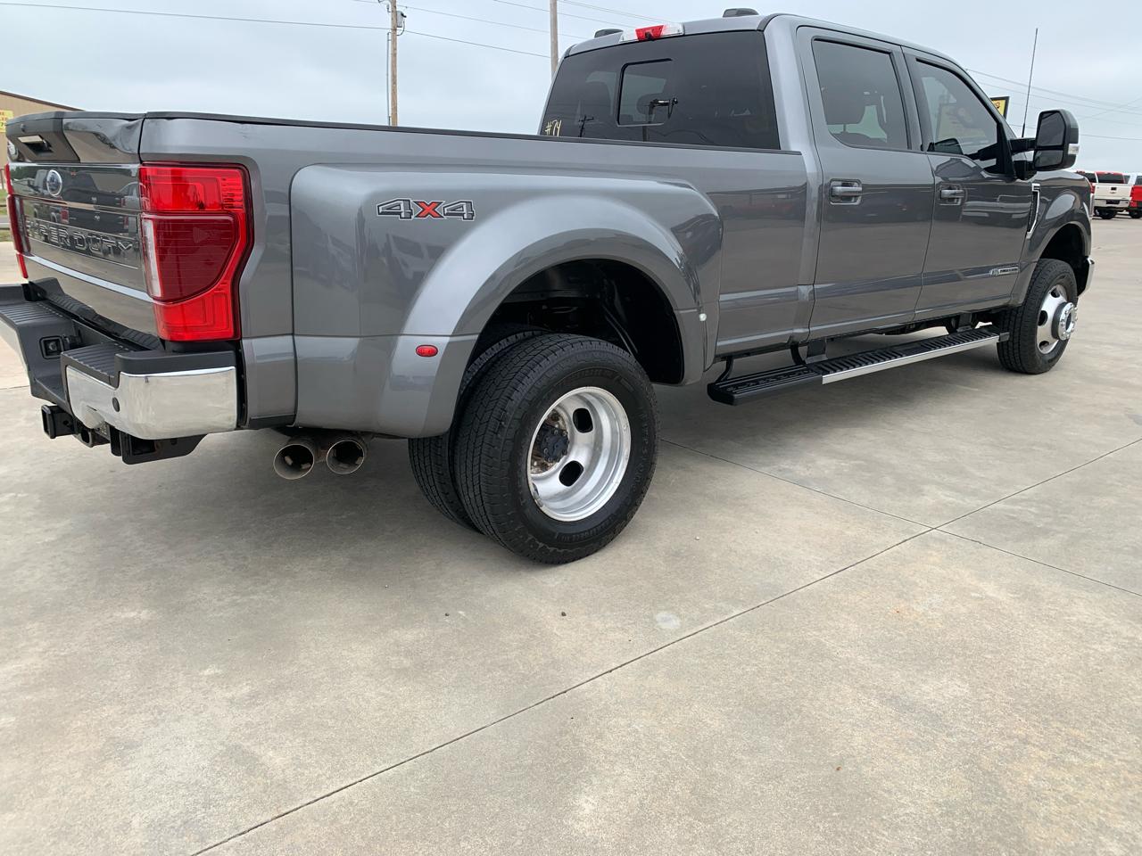 Ford Super Duty F-350 DRW Crew Cab 172" Lariat 4WD 2022