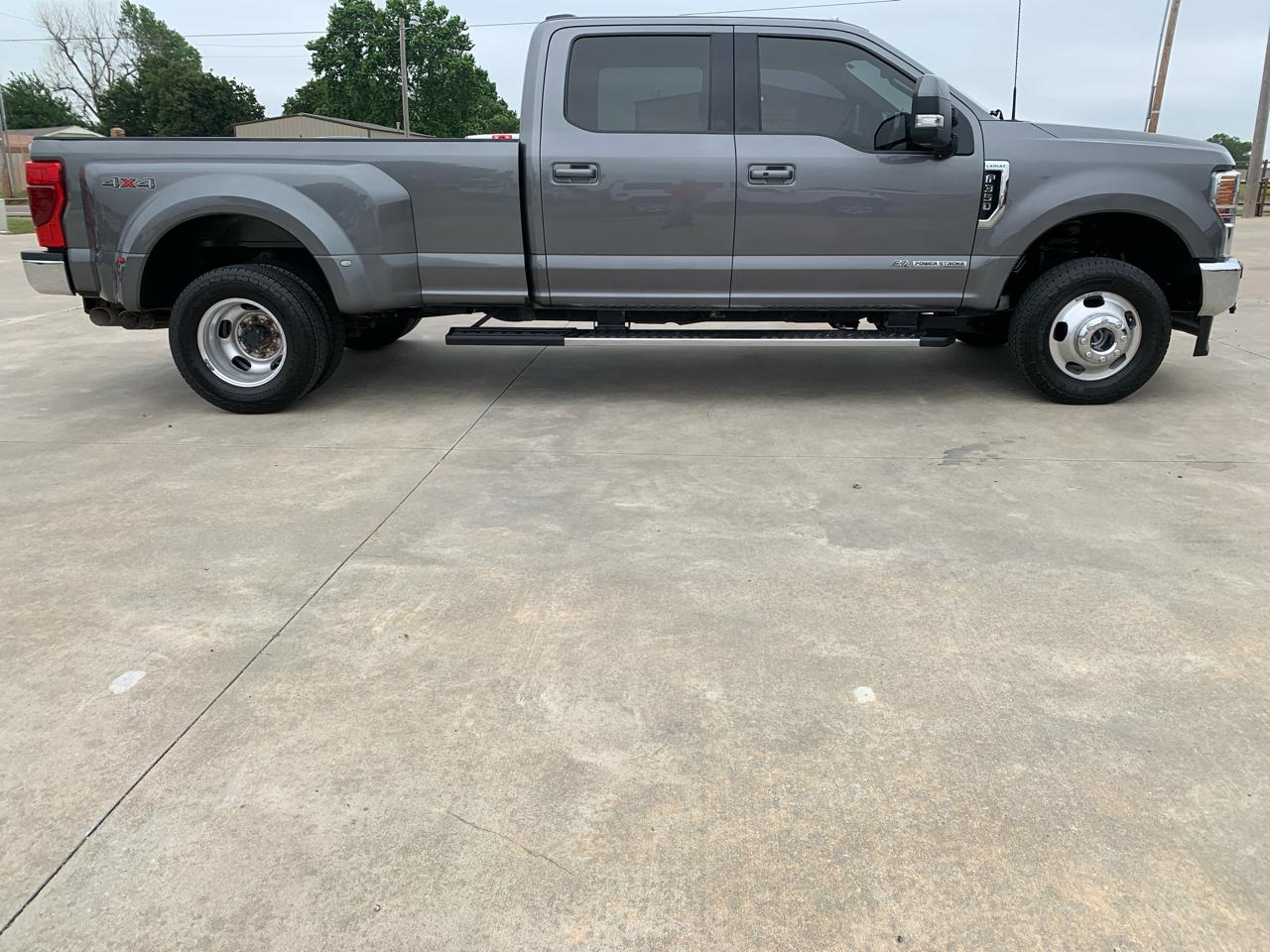 Ford Super Duty F-350 DRW Crew Cab 172" Lariat 4WD 2022