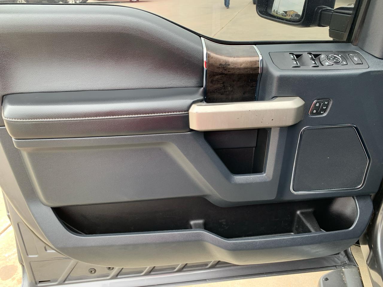 Ford Super Duty F-350 DRW Crew Cab 172" Lariat 4WD 2022