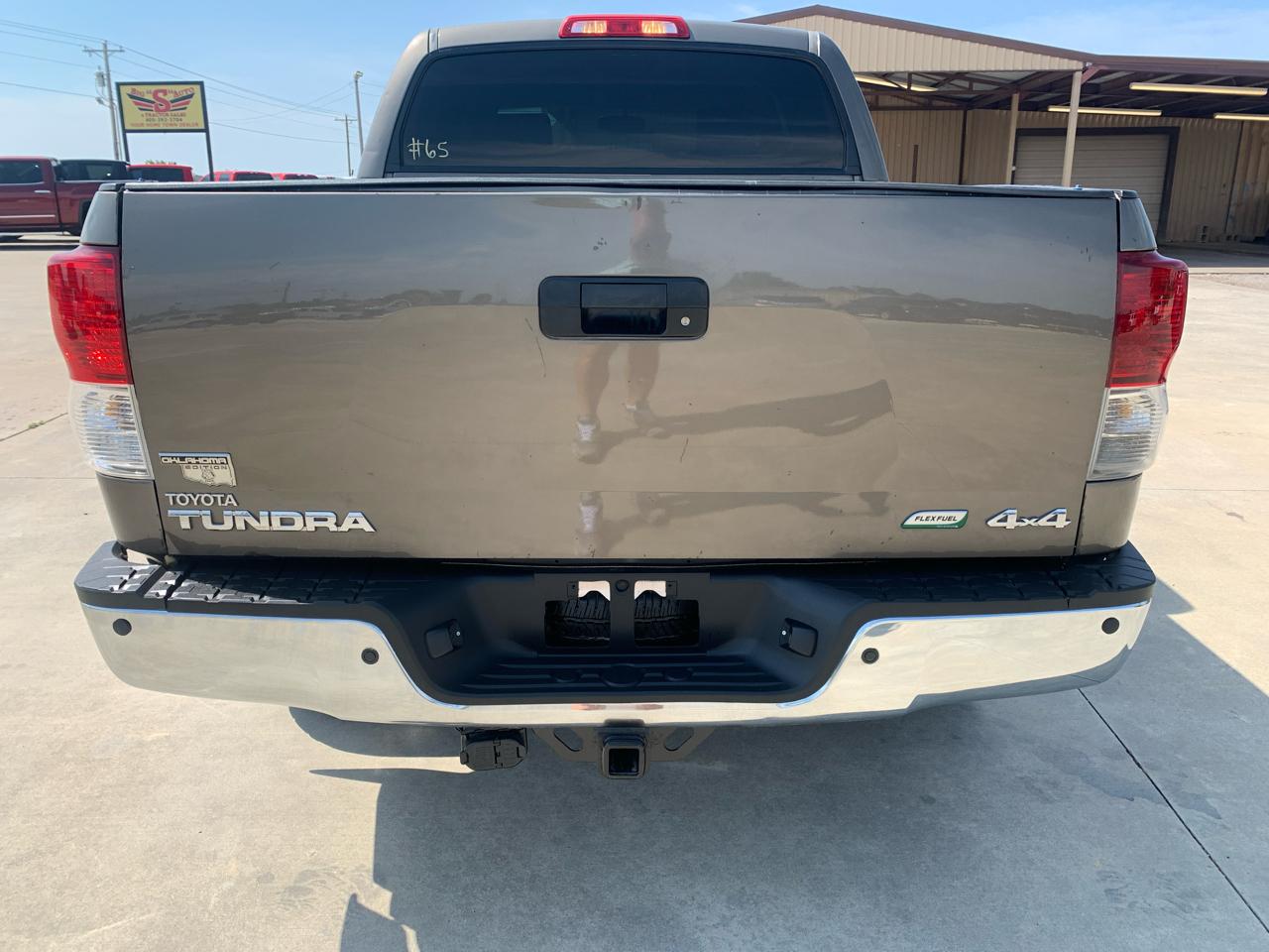 Toyota Tundra 4WD Truck CrewMax 5.7L FFV V8 6-Spd AT (Natl) 2012