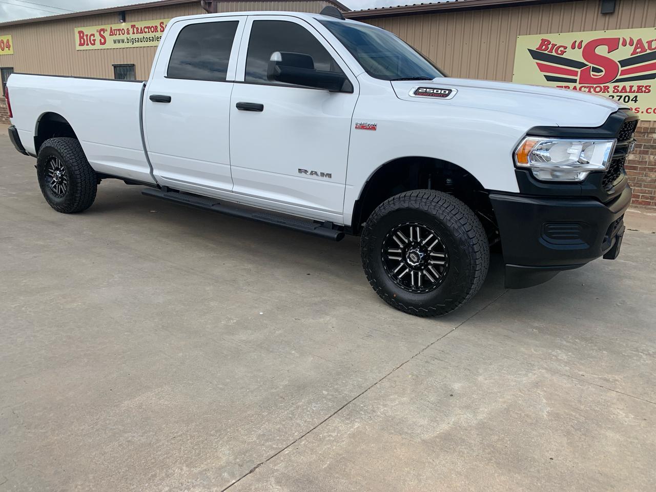 RAM 2500 Tradesman 4x4 Crew Cab 8' Box 2022