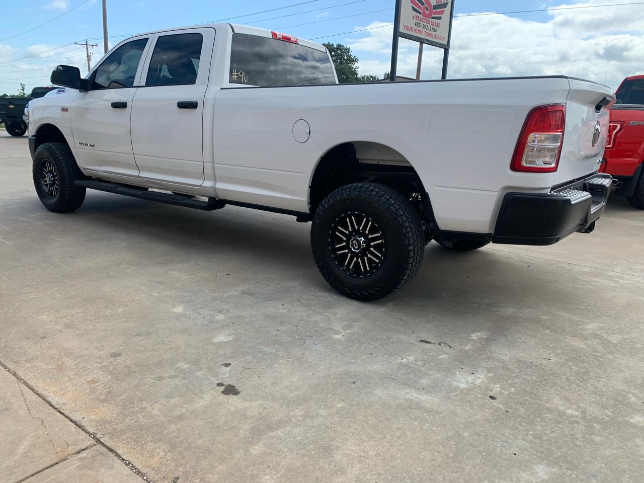 RAM 2500 Tradesman 4x4 Crew Cab 8' Box 2022