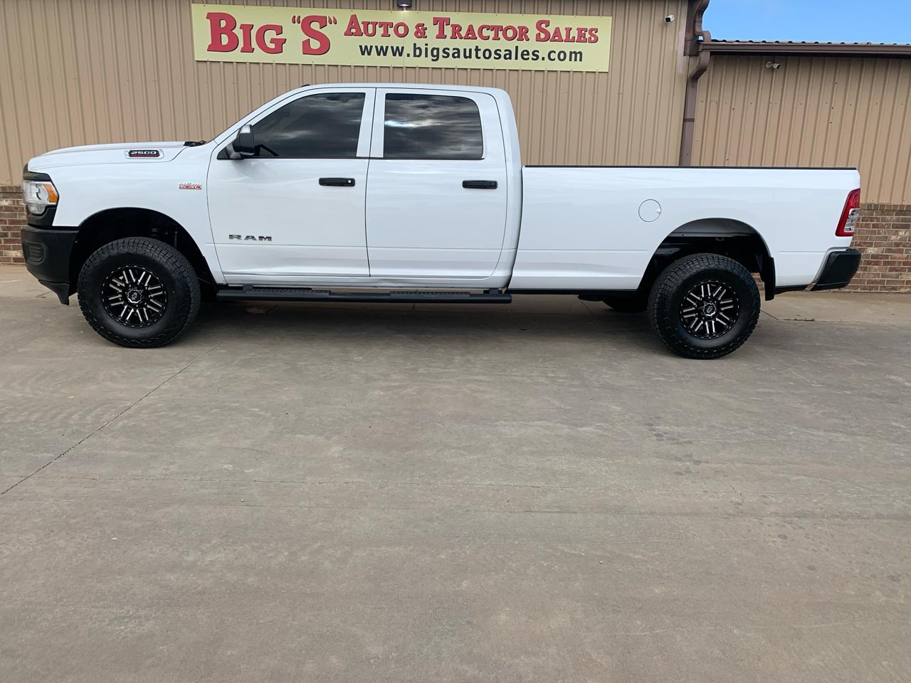 RAM 2500 Tradesman 4x4 Crew Cab 8' Box 2022