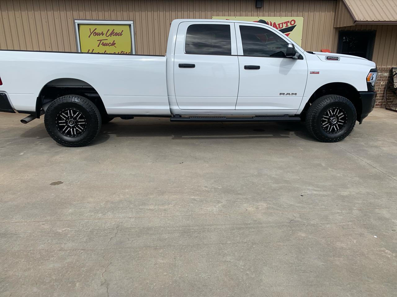 RAM 2500 Tradesman 4x4 Crew Cab 8' Box 2022