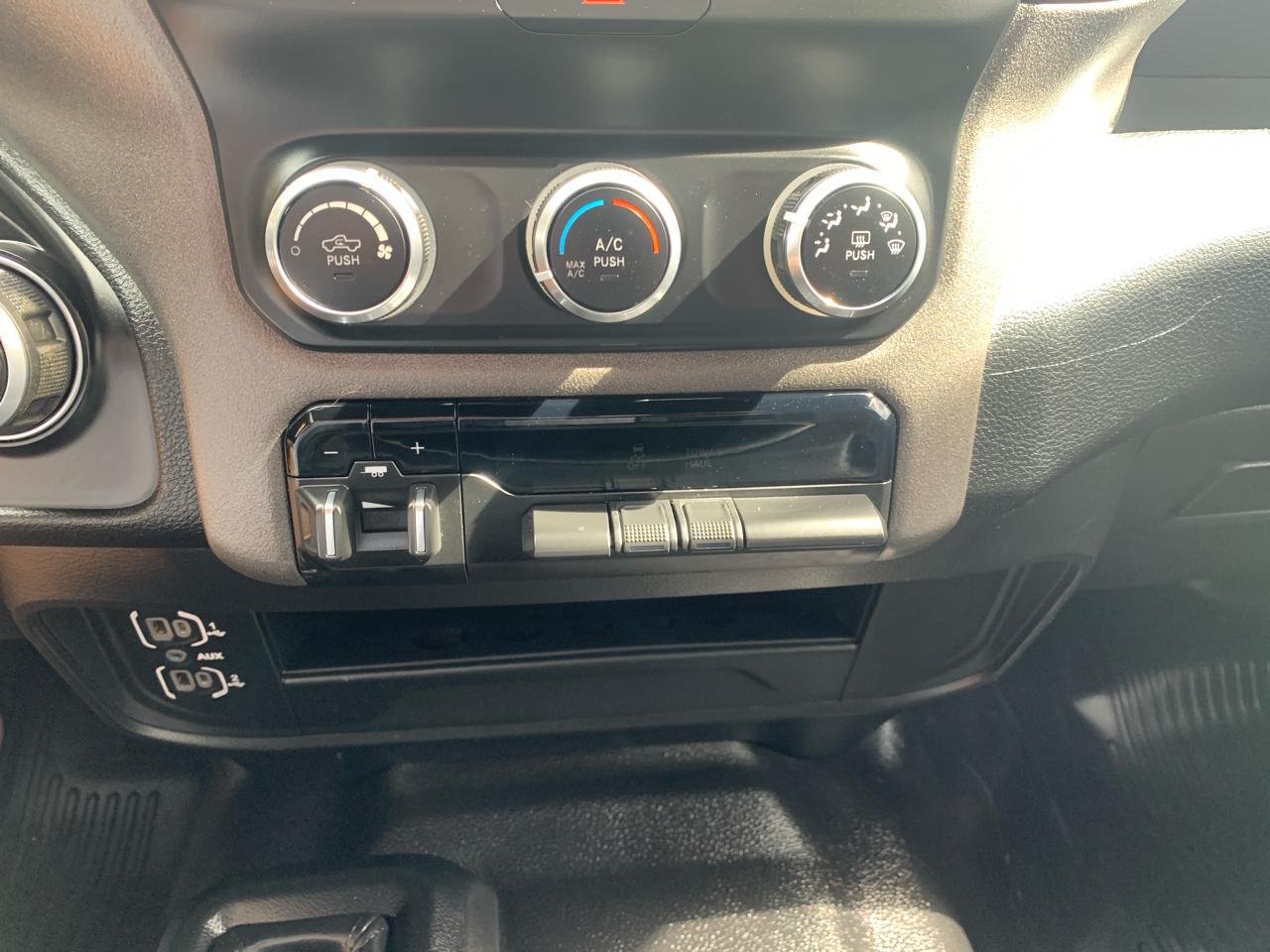 RAM 2500 Tradesman 4x4 Crew Cab 8' Box 2022