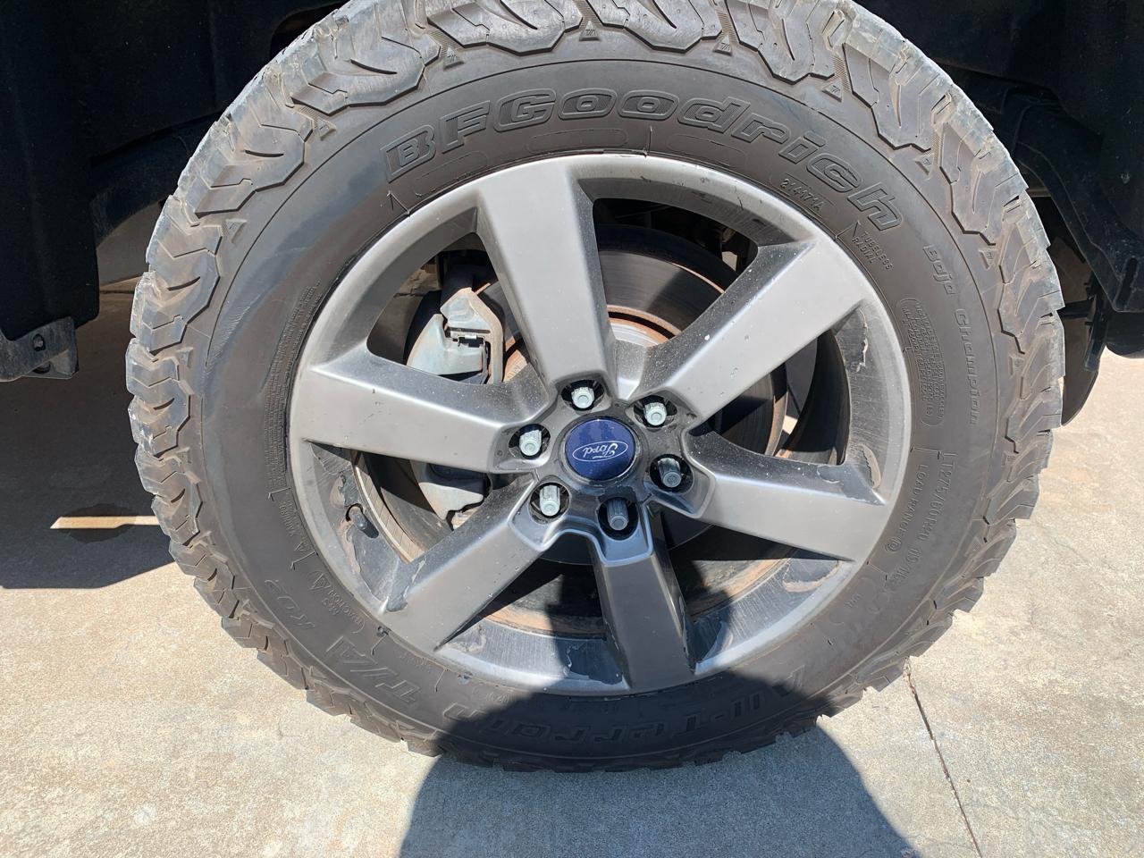 Ford F-150 4WD SuperCrew 145" Lariat 2015