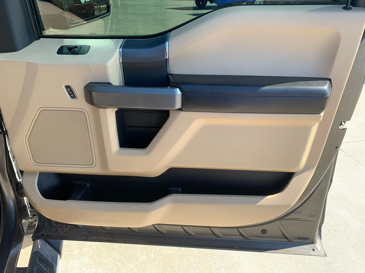 Ford F-150 4WD SuperCrew 145" Lariat 2015