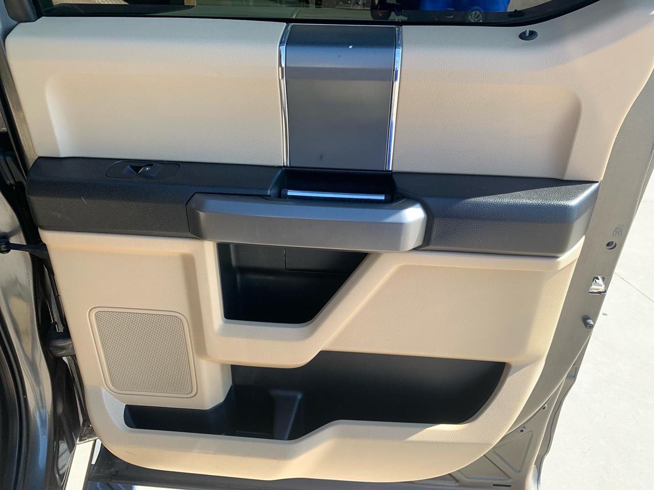 Ford F-150 4WD SuperCrew 145" Lariat 2015