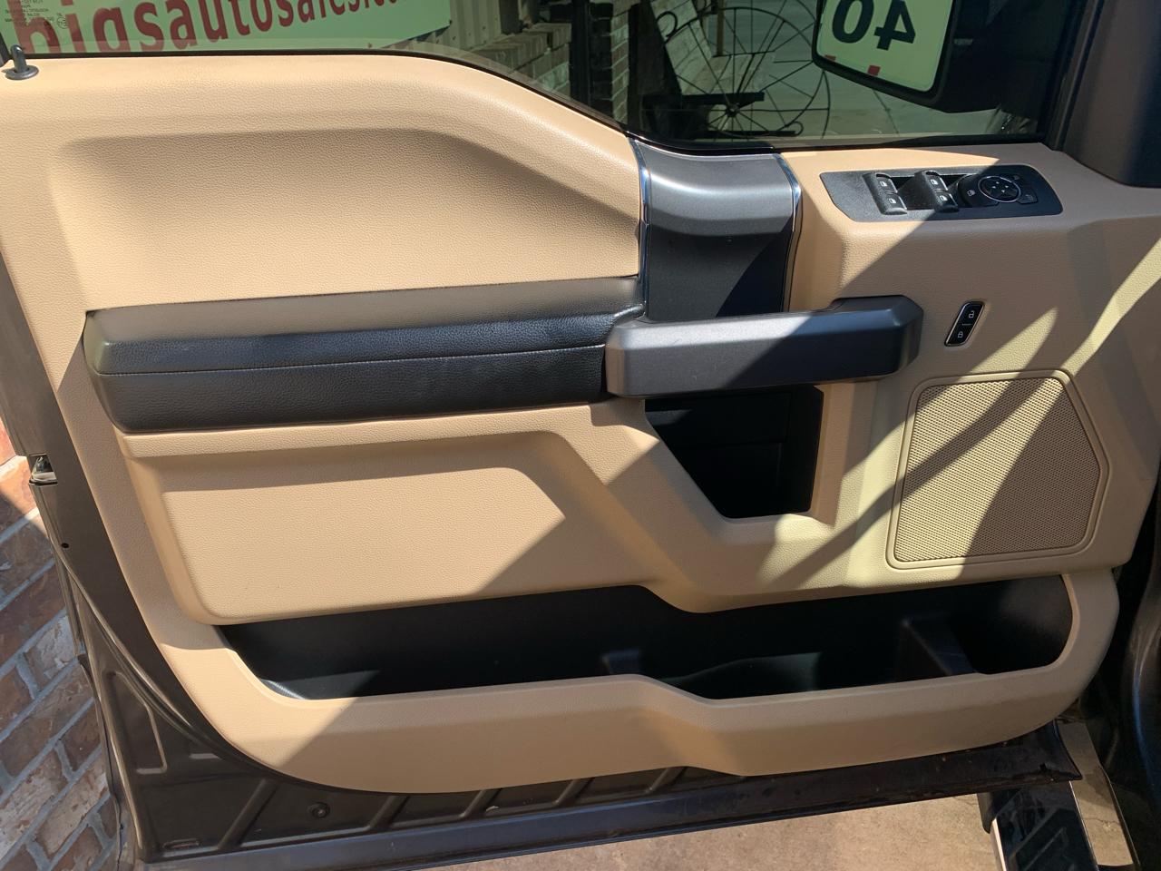 Ford F-150 4WD SuperCrew 145" Lariat 2015