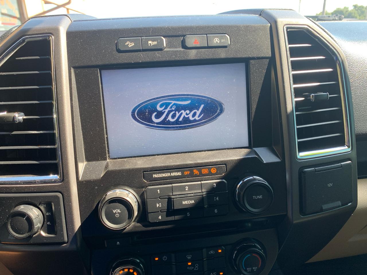 Ford F-150 4WD SuperCrew 145" Lariat 2015