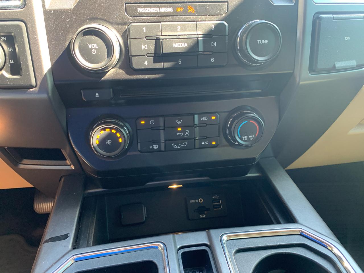 Ford F-150 4WD SuperCrew 145" Lariat 2015