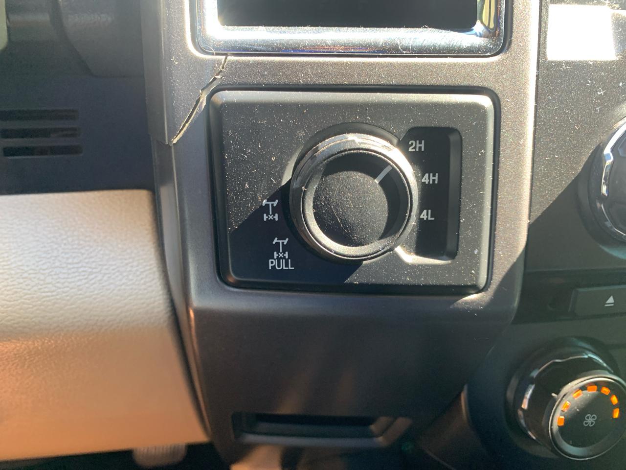 Ford F-150 4WD SuperCrew 145" Lariat 2015