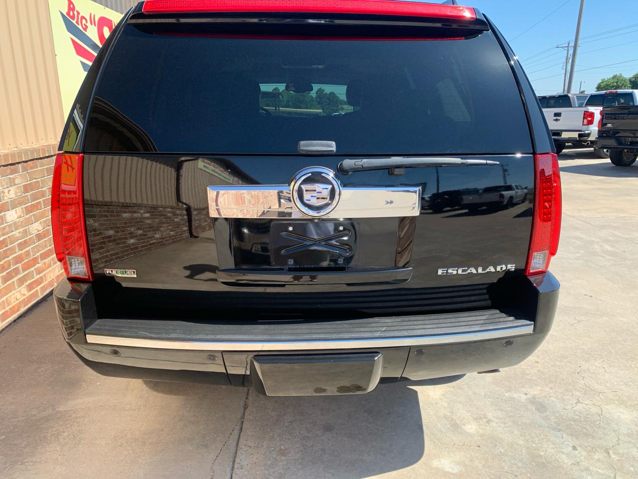 Cadillac Escalade 2WD 4dr Luxury 2011