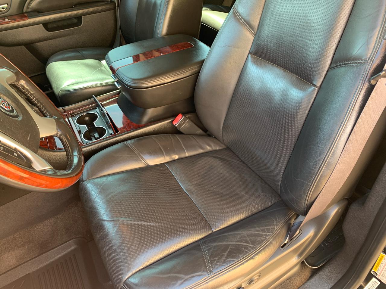 Cadillac Escalade 2WD 4dr Luxury 2011