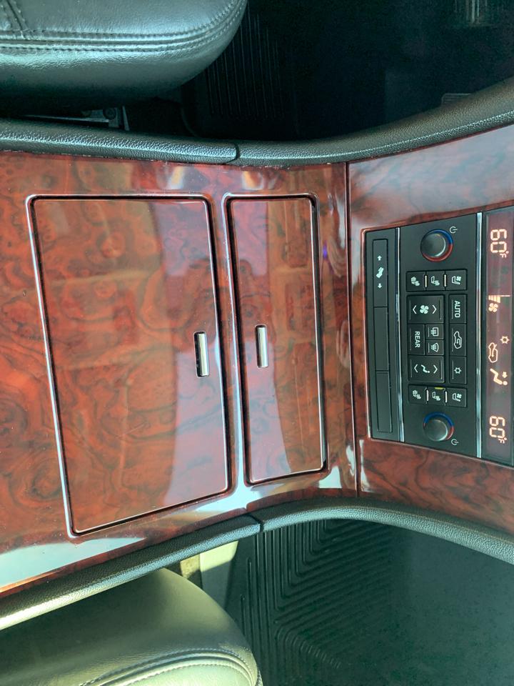 Cadillac Escalade 2WD 4dr Luxury 2011