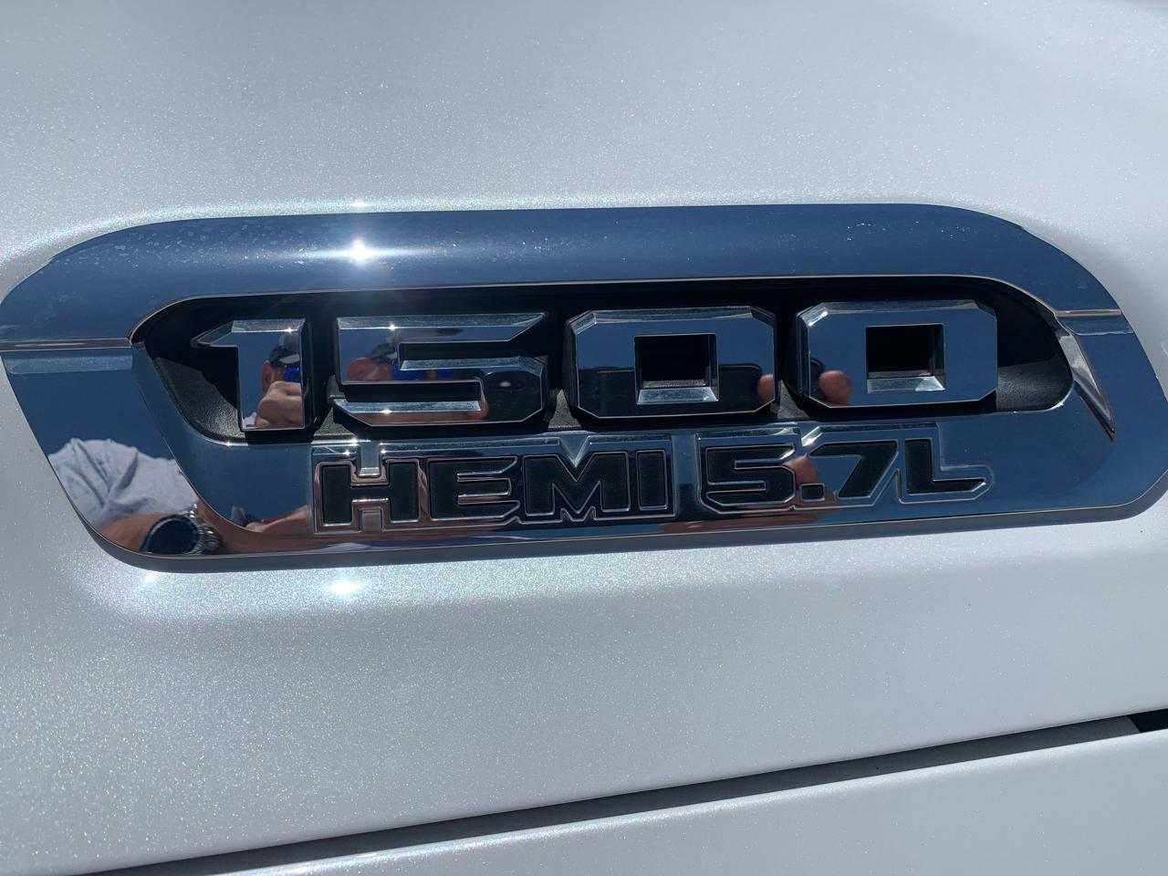 RAM 1500 Laramie 4x4 Crew Cab 5'7" Box 2019