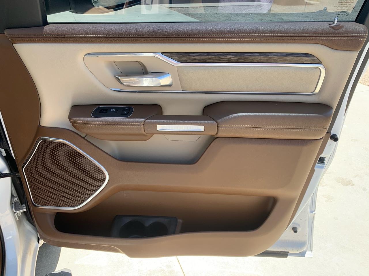 RAM 1500 Laramie 4x4 Crew Cab 5'7" Box 2019