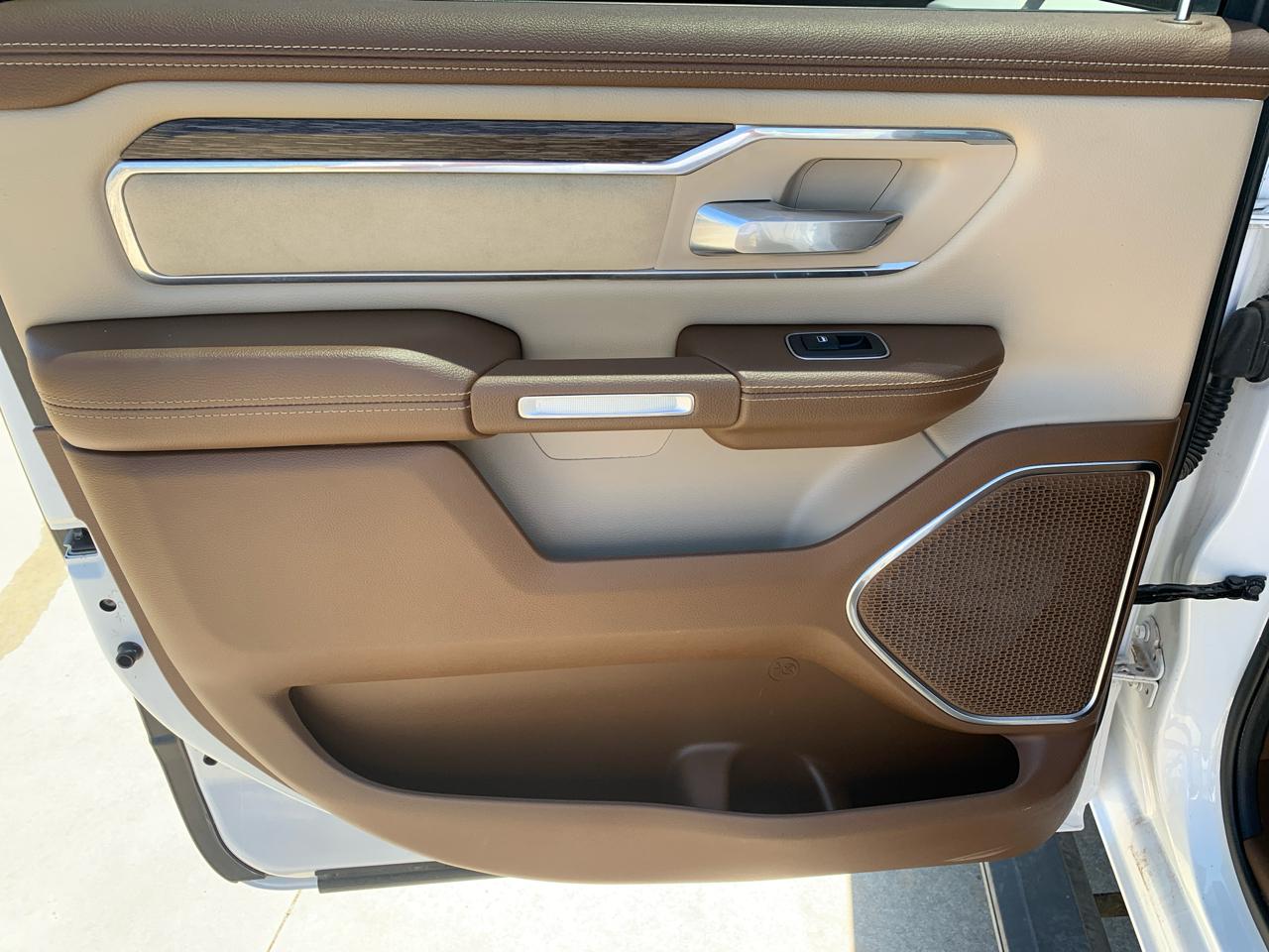 RAM 1500 Laramie 4x4 Crew Cab 5'7" Box 2019