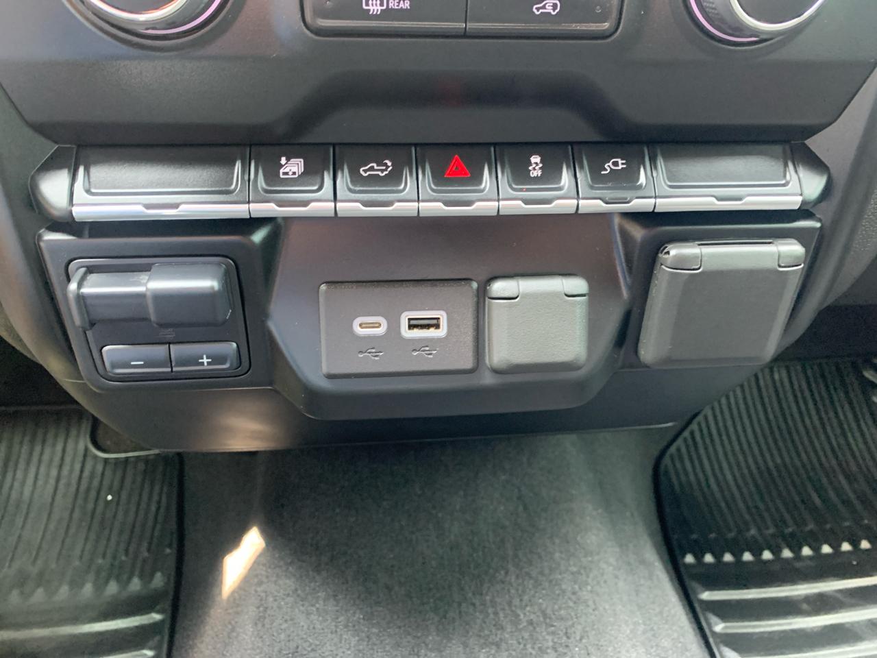 Chevrolet Silverado 2500HD 4WD Double Cab 149" Custom 2022