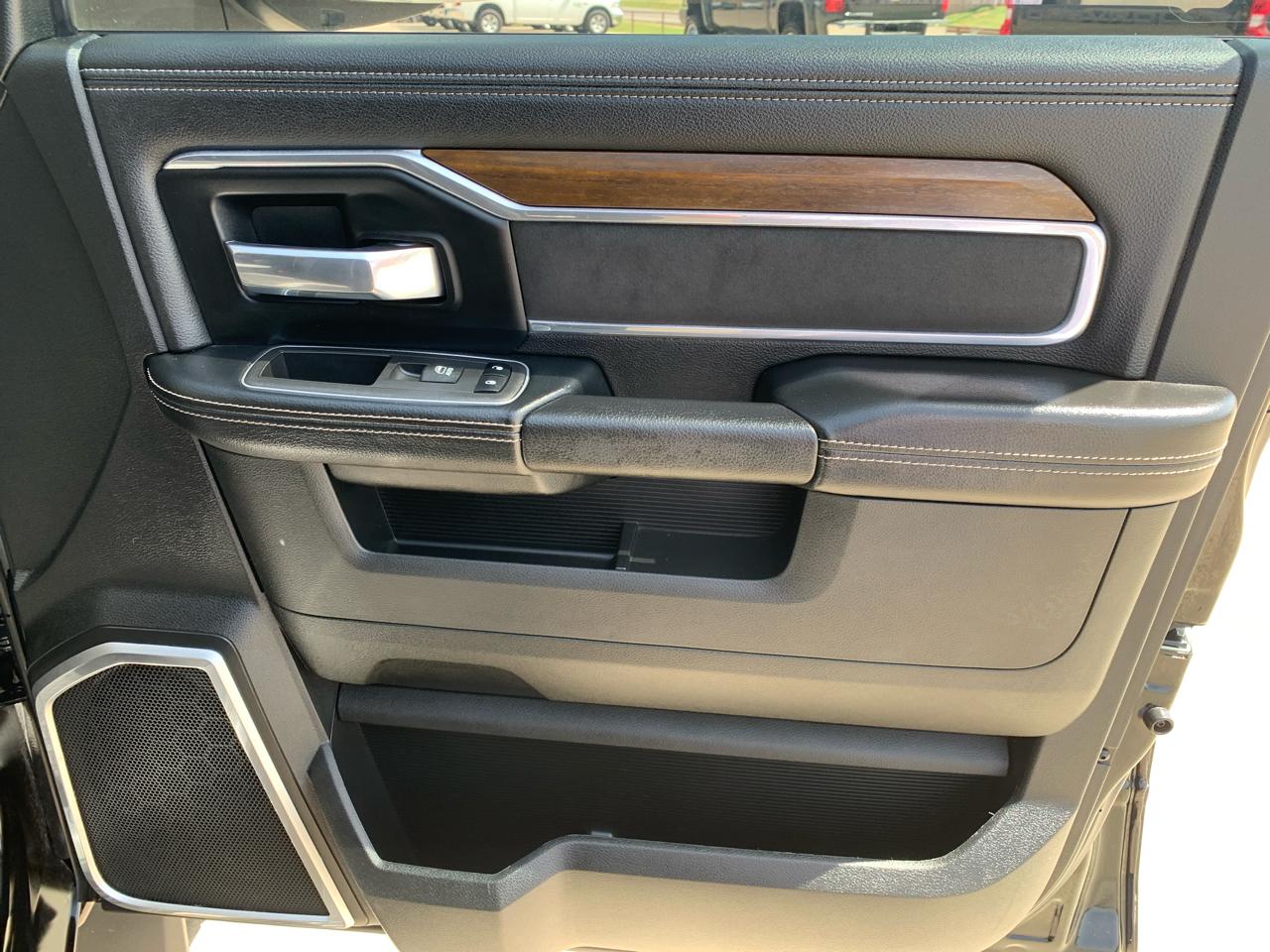 RAM 3500 Laramie 4x4 Crew Cab 8' Box 2022