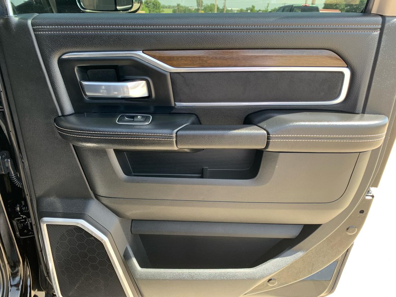 RAM 3500 Laramie 4x4 Crew Cab 8' Box 2022