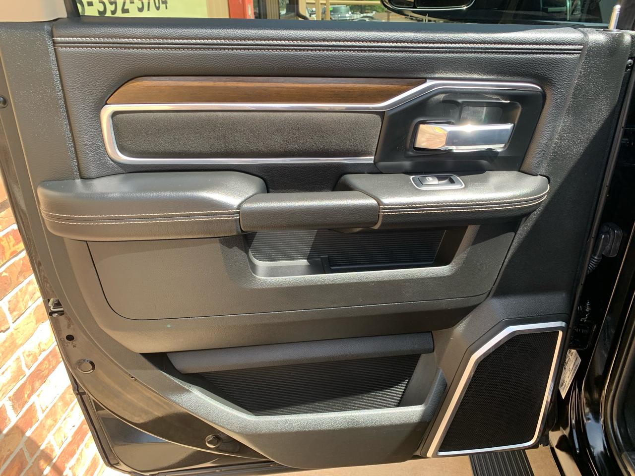 RAM 3500 Laramie 4x4 Crew Cab 8' Box 2022
