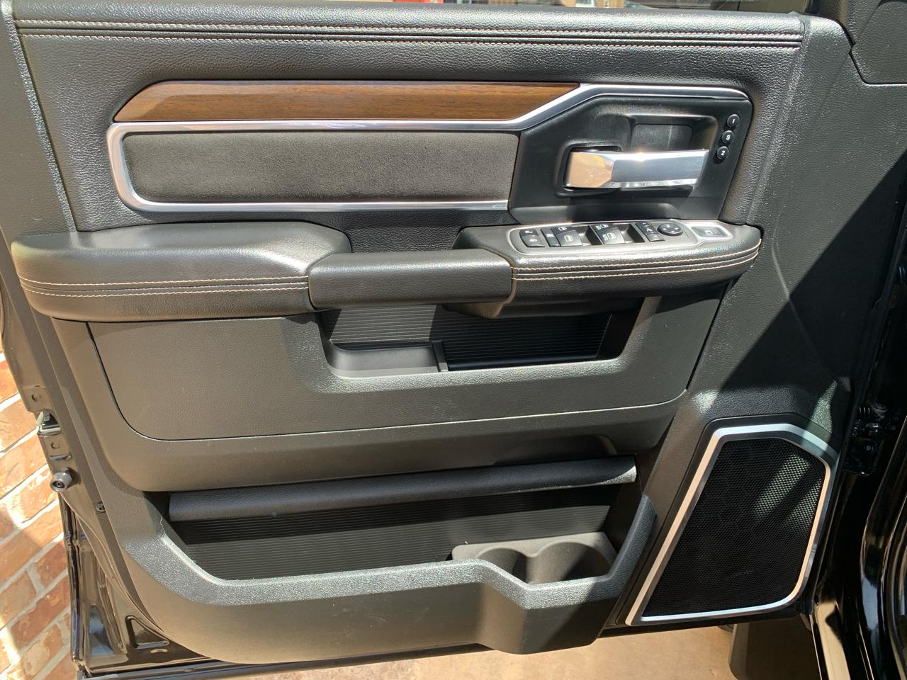 RAM 3500 Laramie 4x4 Crew Cab 8' Box 2022