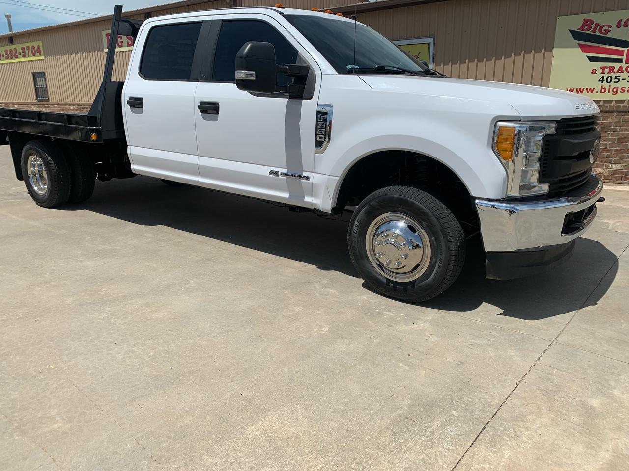 Ford Super Duty F-350 DRW XL 4WD Crew Cab 179" WB 60" CA 2017