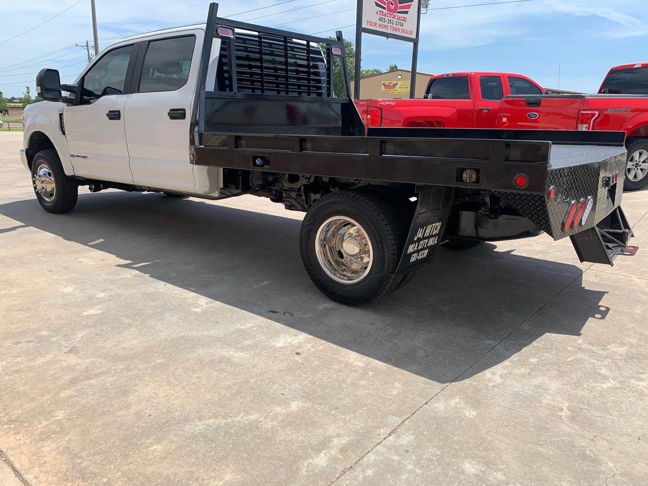 Ford Super Duty F-350 DRW XL 4WD Crew Cab 179" WB 60" CA 2017