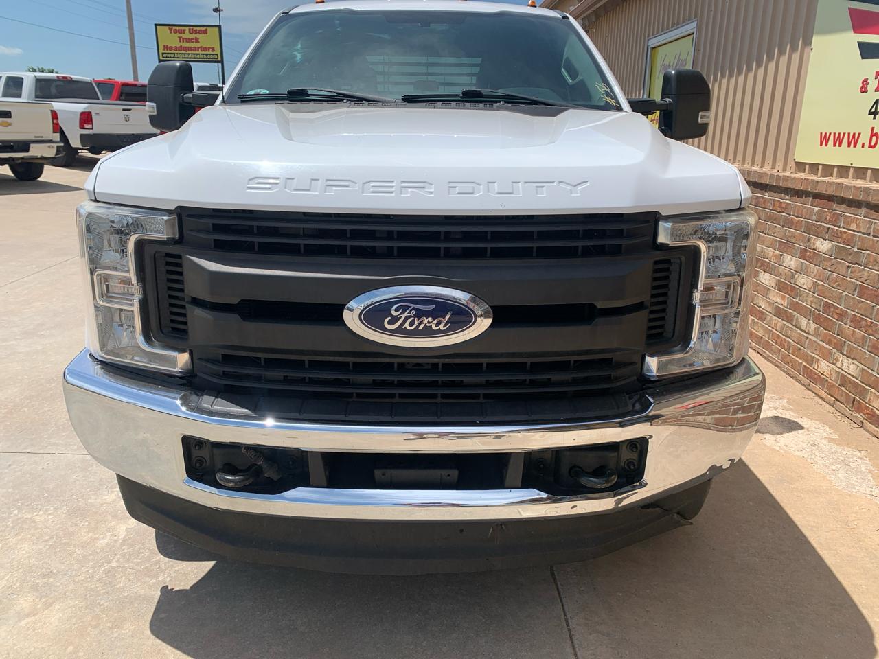 Ford Super Duty F-350 DRW XL 4WD Crew Cab 179" WB 60" CA 2017