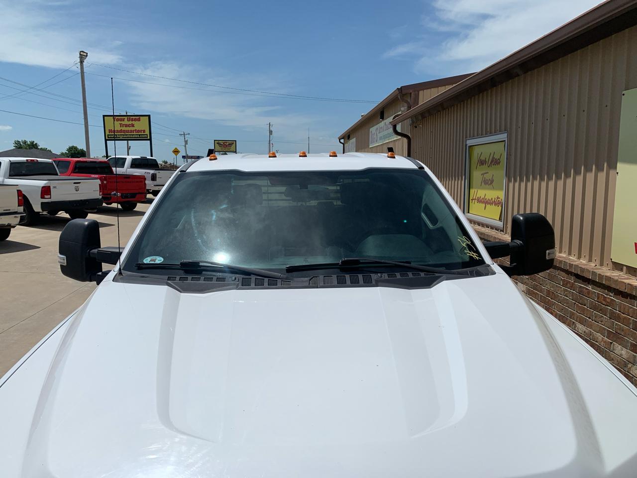 Ford Super Duty F-350 DRW XL 4WD Crew Cab 179" WB 60" CA 2017