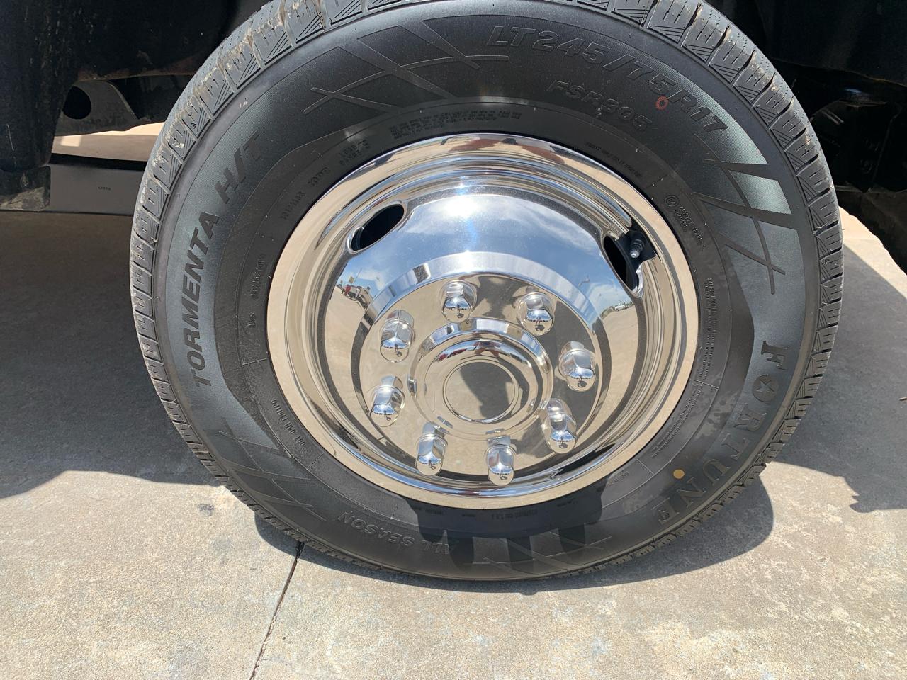 Ford Super Duty F-350 DRW XL 4WD Crew Cab 179" WB 60" CA 2017
