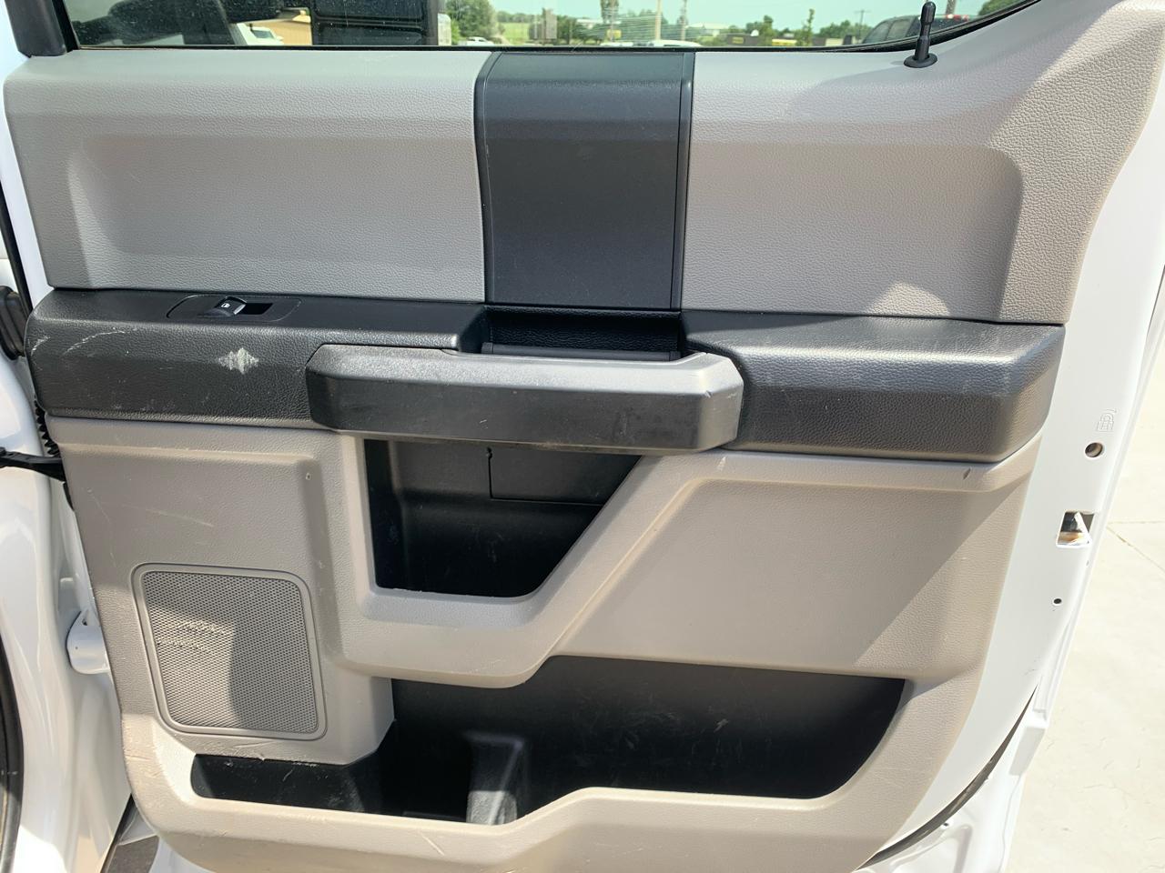 Ford Super Duty F-350 DRW XL 4WD Crew Cab 179" WB 60" CA 2017