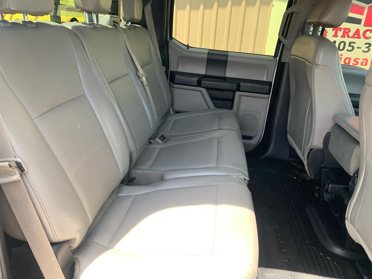 Ford Super Duty F-350 DRW XL 4WD Crew Cab 179" WB 60" CA 2017
