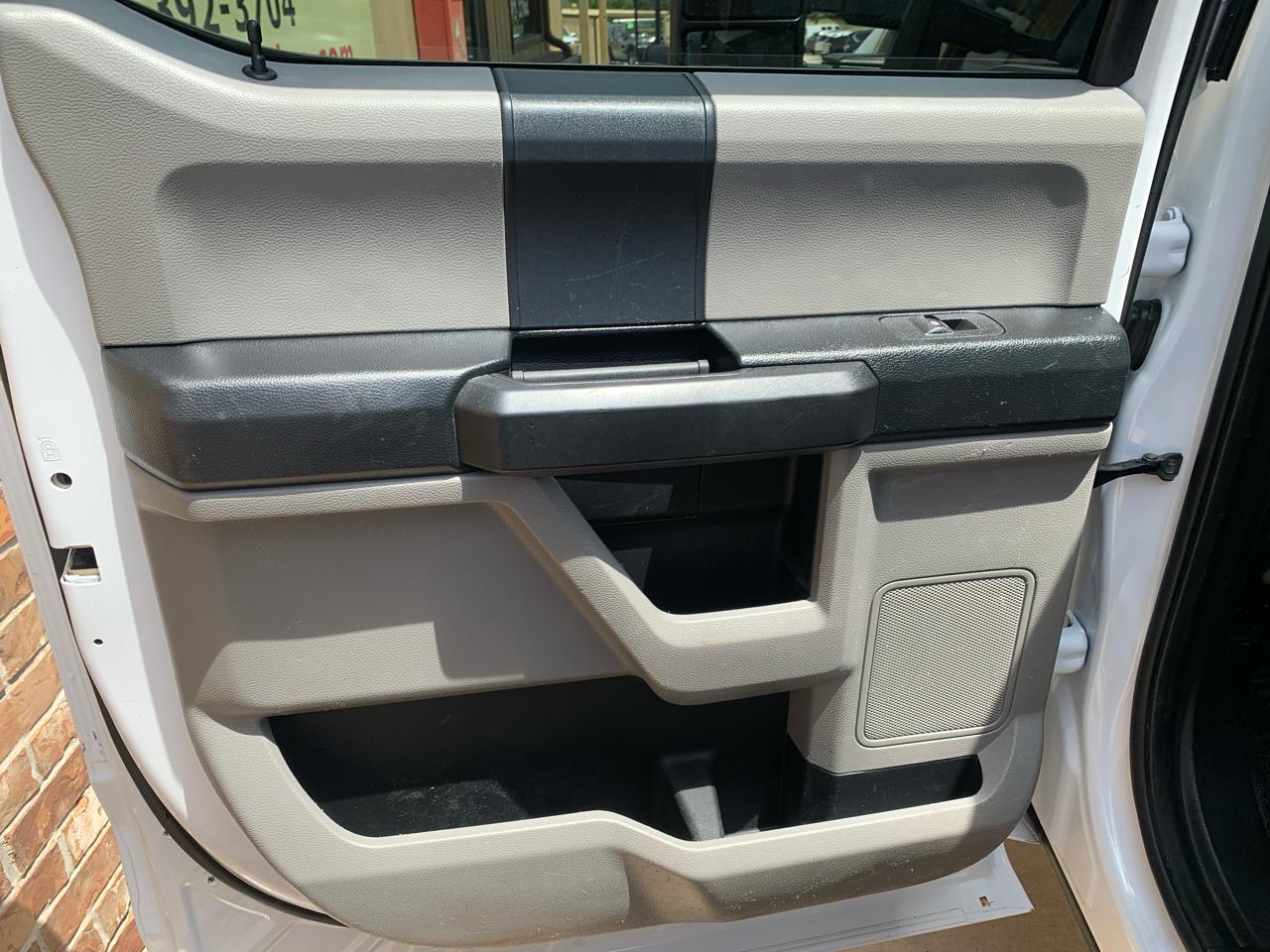 Ford Super Duty F-350 DRW XL 4WD Crew Cab 179" WB 60" CA 2017