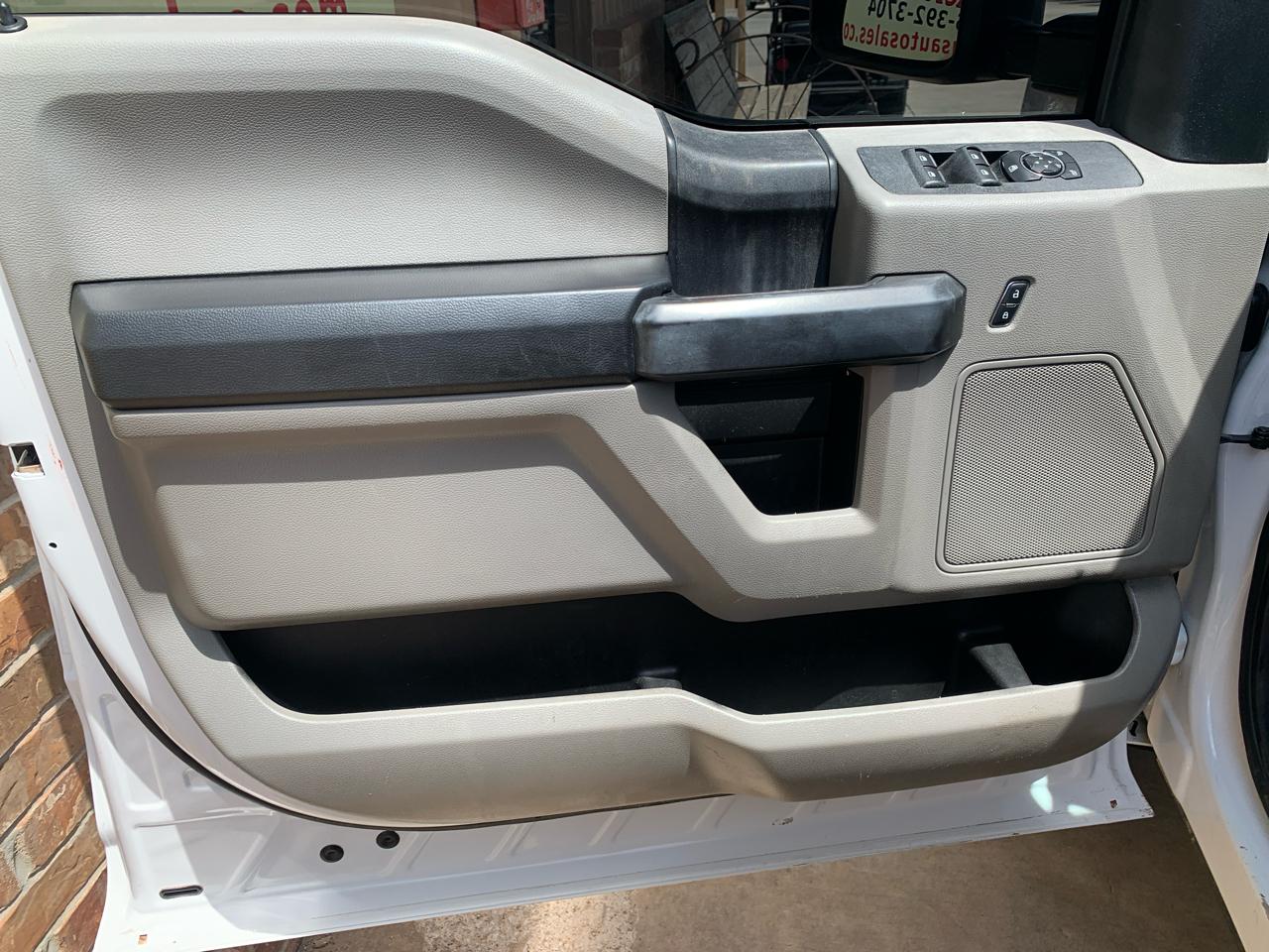 Ford Super Duty F-350 DRW XL 4WD Crew Cab 179" WB 60" CA 2017