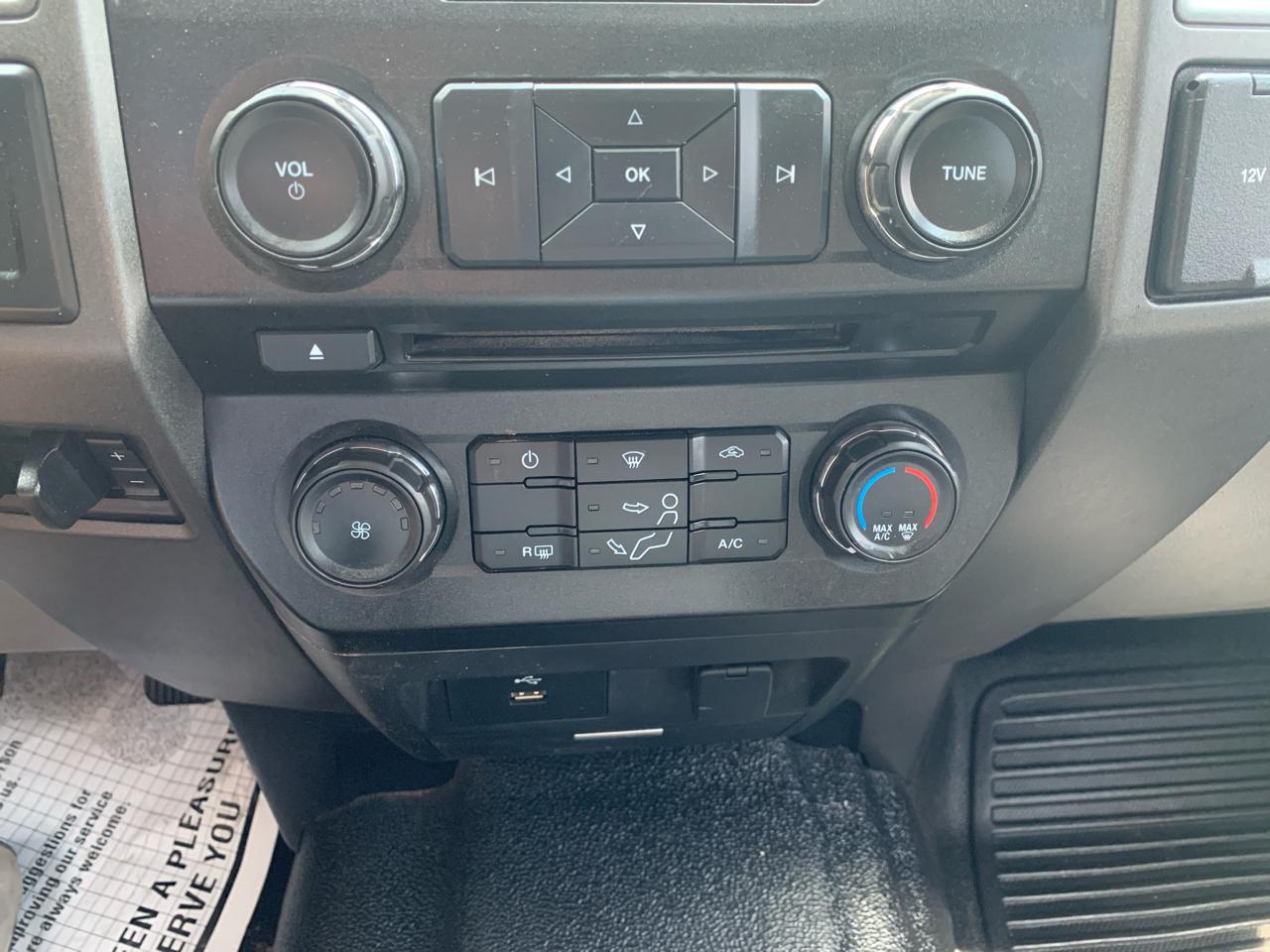 Ford Super Duty F-350 DRW XL 4WD Crew Cab 179" WB 60" CA 2017