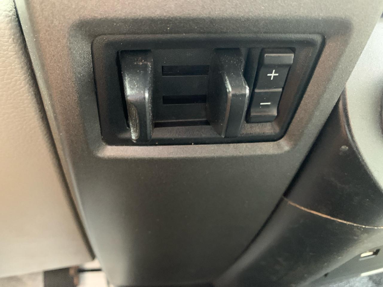 Ford Super Duty F-350 DRW XL 4WD Crew Cab 179" WB 60" CA 2017