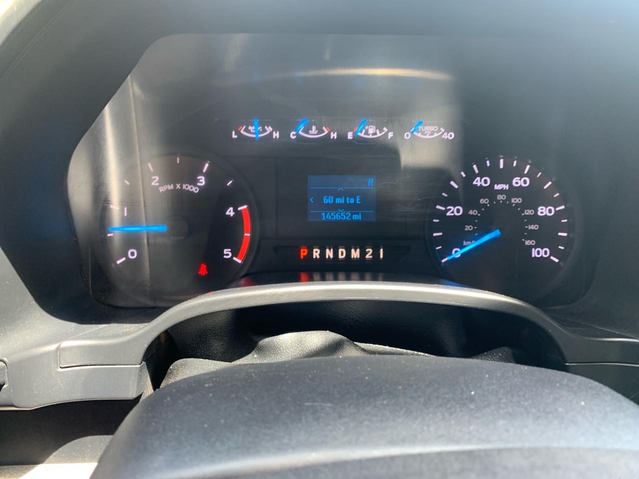 Ford Super Duty F-350 DRW XL 4WD Crew Cab 179" WB 60" CA 2017