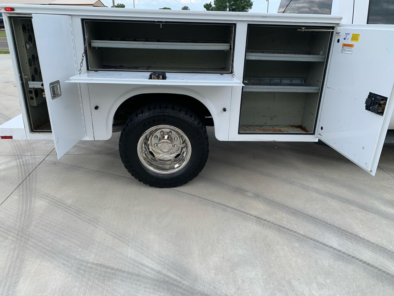 Ford Super Duty F-350 DRW 2WD Crew Cab 172" XL 2012