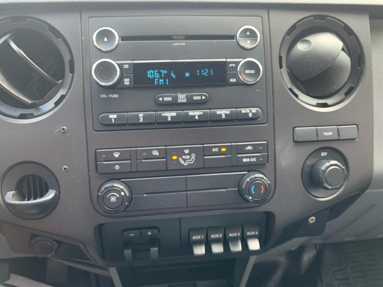 Ford Super Duty F-350 DRW 2WD Crew Cab 172" XL 2012