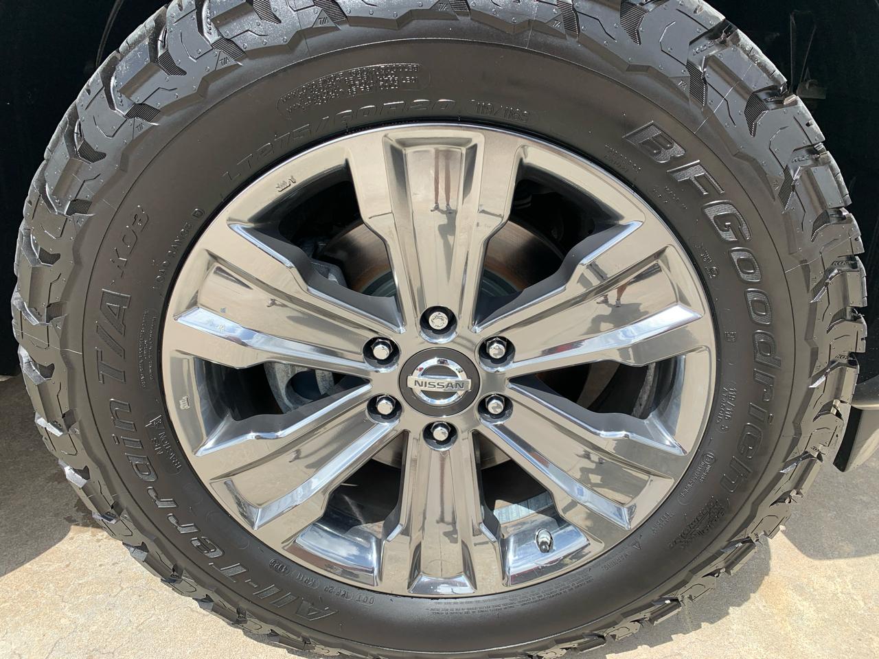 Nissan Titan 4x4 Crew Cab SV 2017