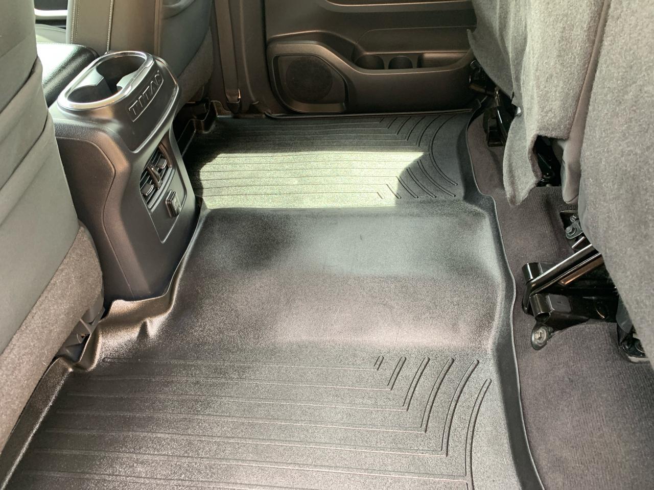 Nissan Titan 4x4 Crew Cab SV 2017