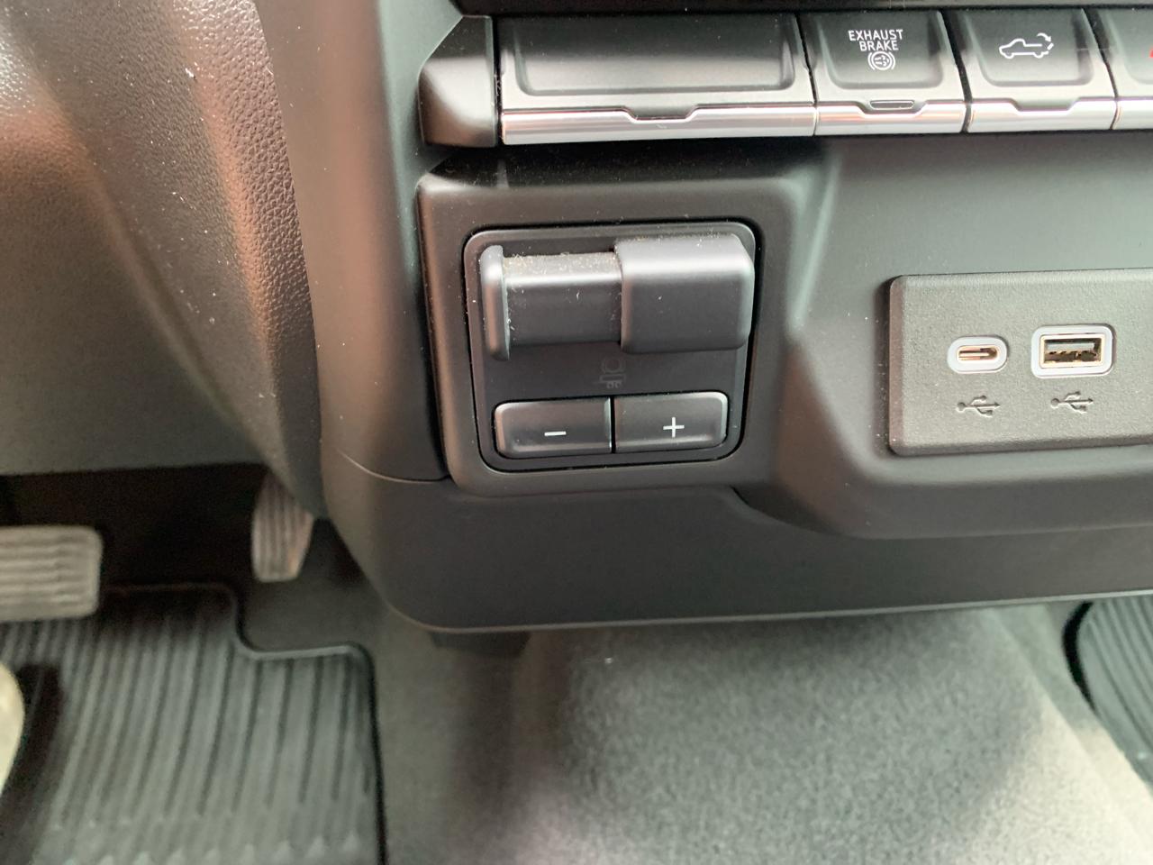 Chevrolet Silverado 2500HD 4WD Crew Cab 159" Custom 2022