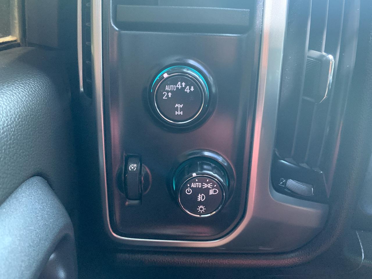 Chevrolet Silverado 1500 4WD Crew Cab 143.5" LT w/2LT 2018