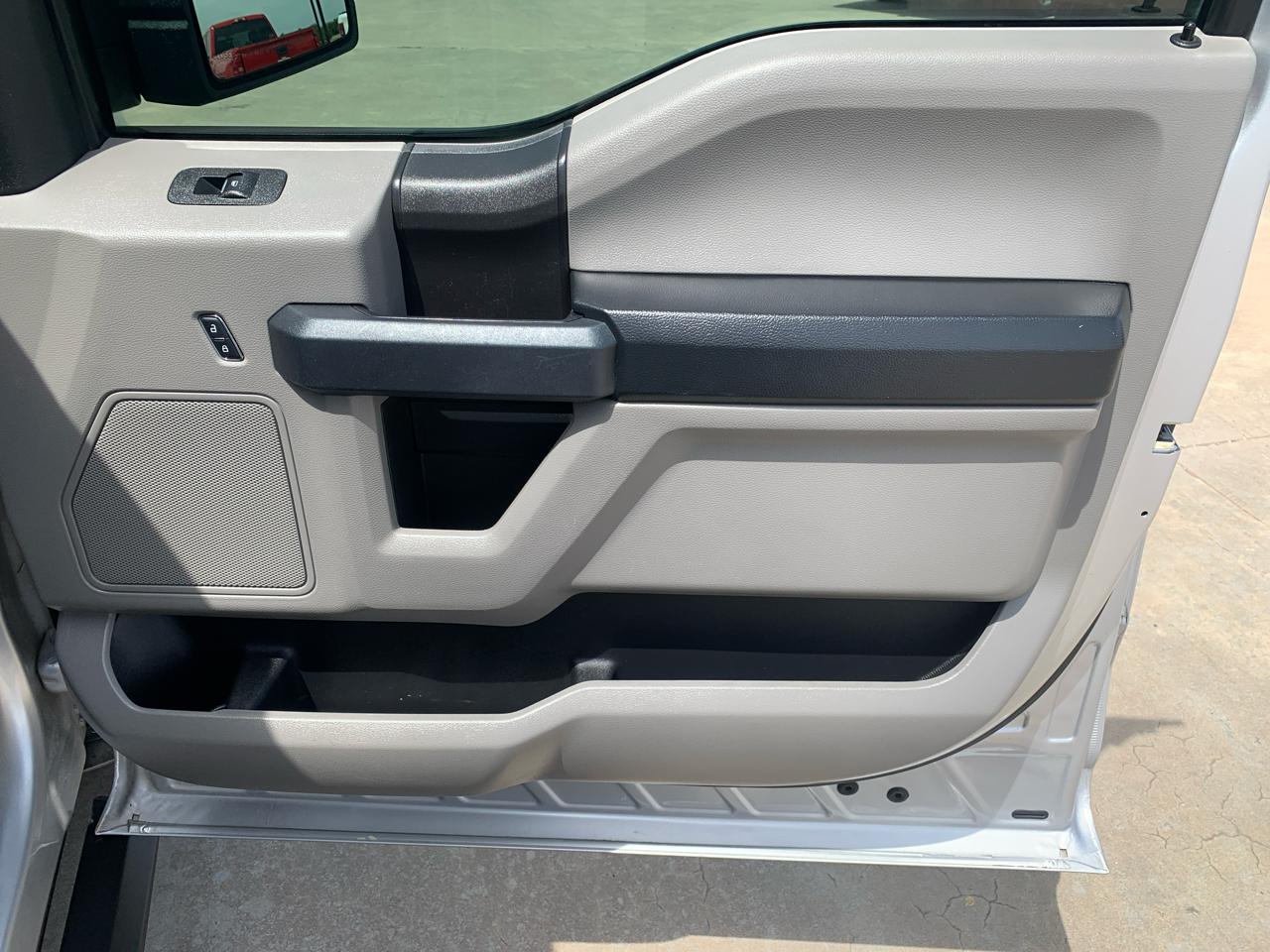 Ford F-150 2WD SuperCrew 145" STX 2019