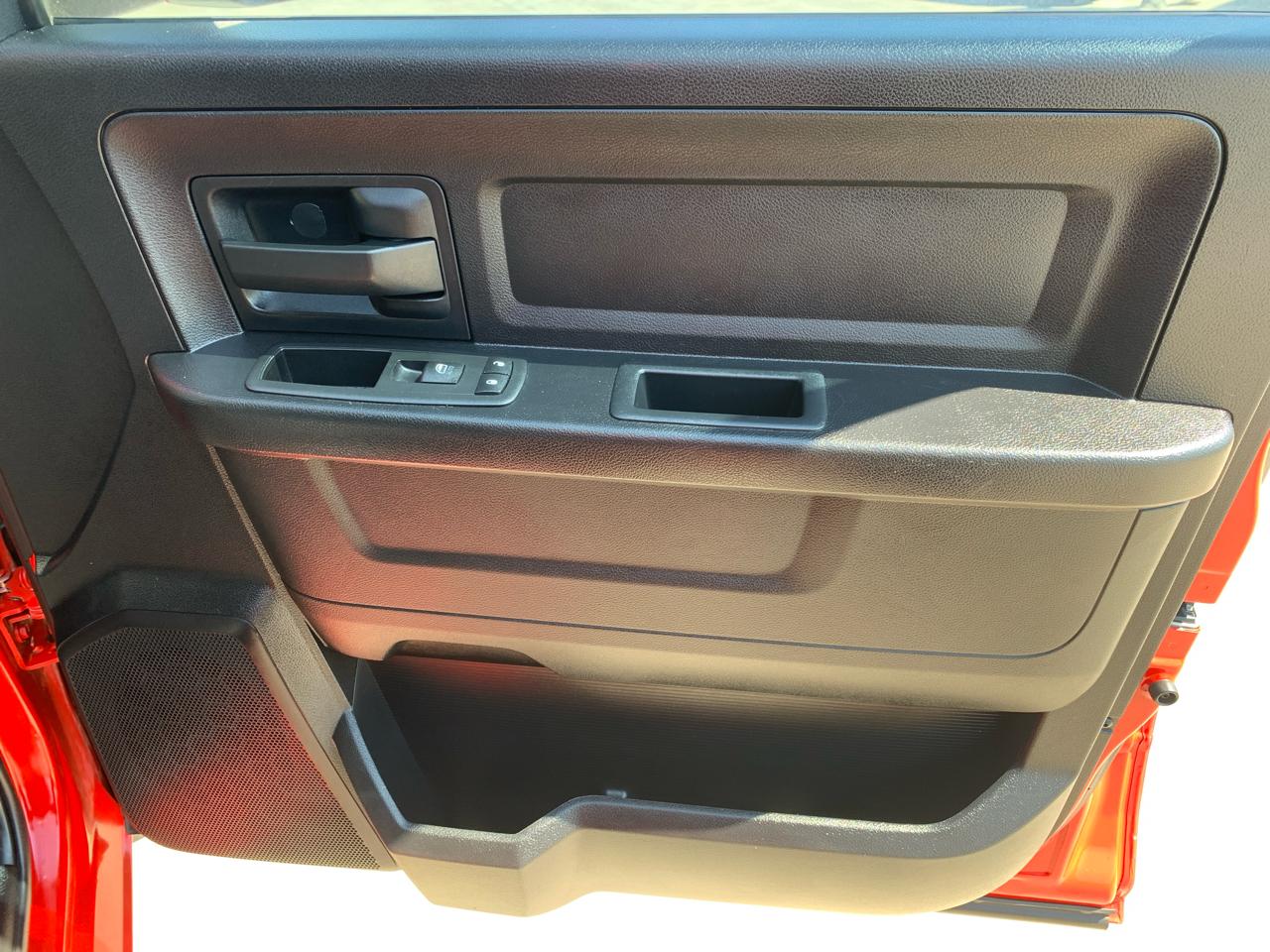 RAM 1500 2WD Quad Cab 140.5" Tradesman 2015
