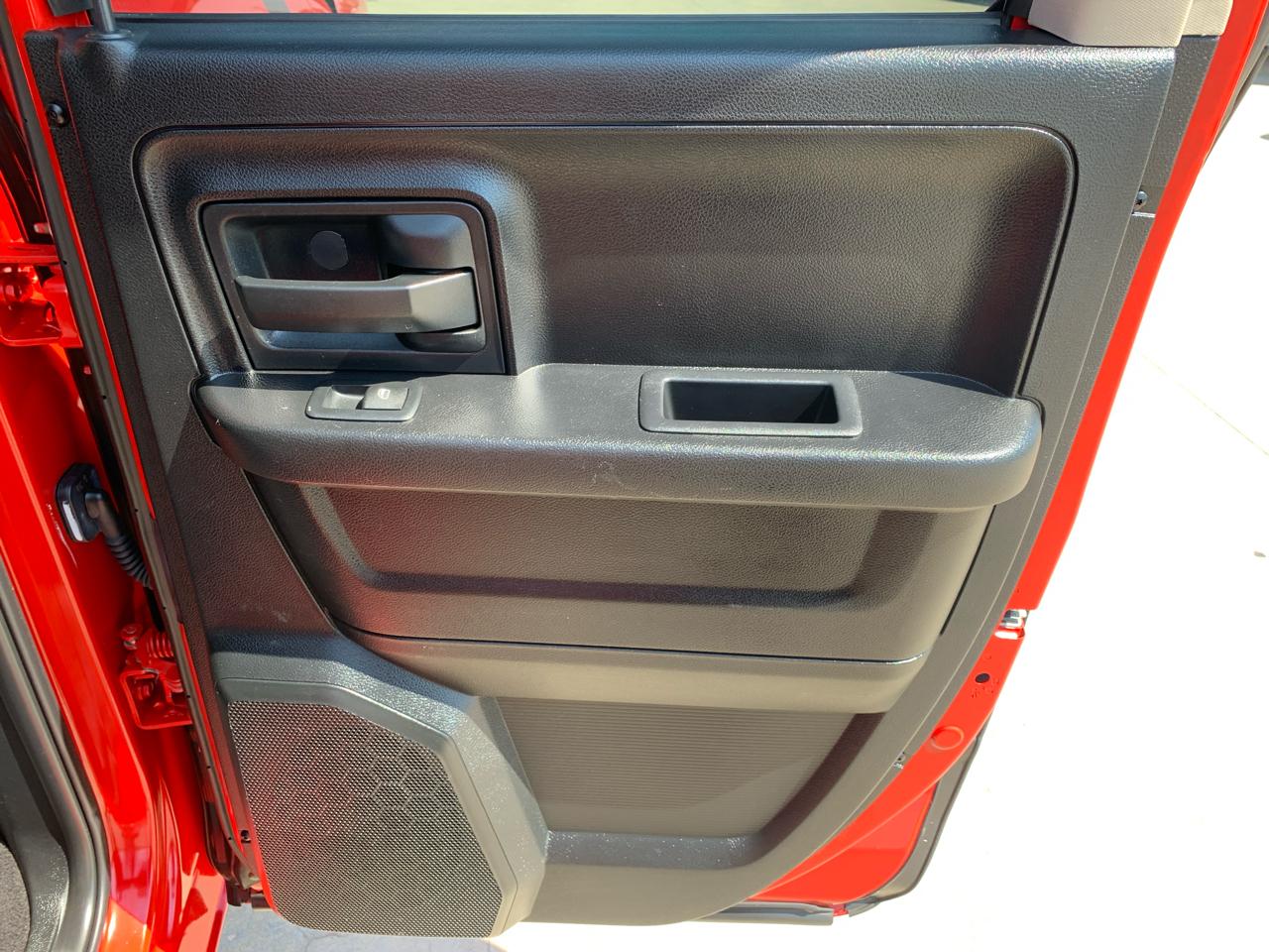 RAM 1500 2WD Quad Cab 140.5" Tradesman 2015
