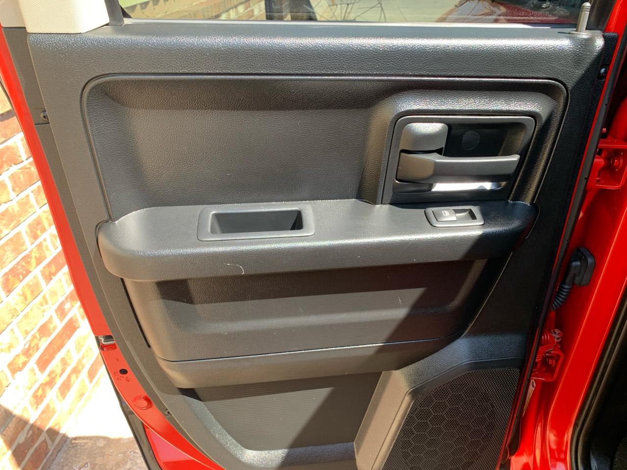 RAM 1500 2WD Quad Cab 140.5" Tradesman 2015