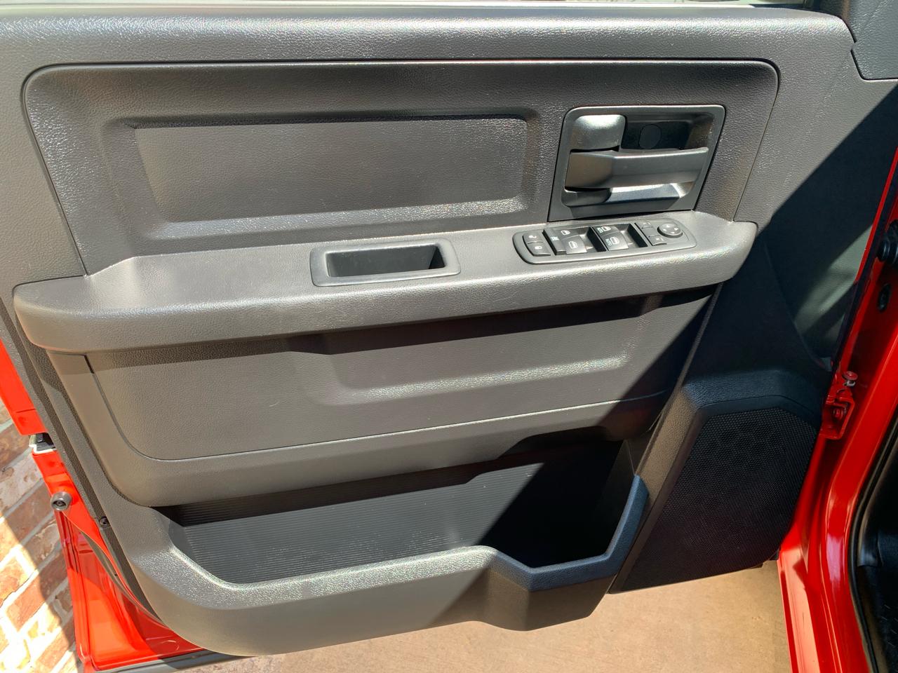 RAM 1500 2WD Quad Cab 140.5" Tradesman 2015